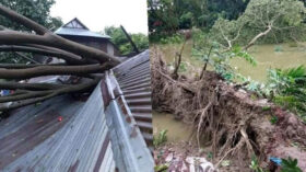 ঘূর্ণিঝড় সিত্রাংয়ের ৩ দিন পরও বিদ্যুৎহীন লালমোহনবাসী