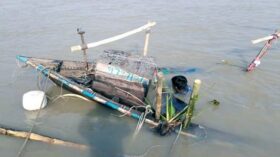 মেঘনা নদীতে গ্রিন লাইনের ধাক্কায় ট্রলার ডুবি