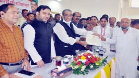 মুক্তিযোদ্ধাদের মাঝে ডিজিটাল সনদ ও স্মার্ট আইডি কার্ড বিতরণ