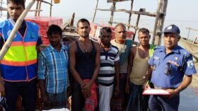 মেঘনা নদীতে মা ইলিশ রক্ষায় নৌ পুলিশের অভিযান, আটক ১৮