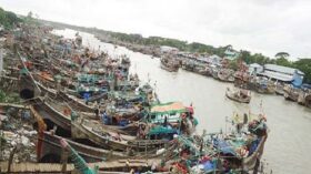 বরফ সংকট: বিপাকে বরগুনার জেলেরা