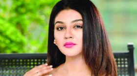 জয়া আহসানের ‘ঝরা পালক’