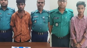 বরিশালে পুলিশের অভিযানে ইয়াবাসহ আটক ২