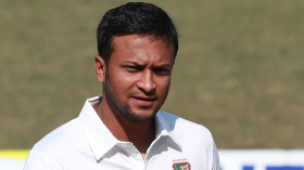 বঙ্গবাজারে ক্ষতিগ্রস্তদের ইফতারের জন্য ২০ হাজার টাকা দিচ্ছেন সাকিব