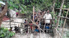 দুমকিতে অবরুদ্ধ ৪ পরিবার, ঈদ আনন্দ অনিশ্চয়তায়