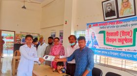 কাউখালীতে মাধ্যমিক স্কুলের মেধাবী শিক্ষার্থীদের মাঝে ট্যাব বিতরণ