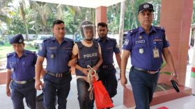 ঝালকাঠিতে প্রতিবন্ধী স্মৃতি ধর্ষণ ও হত্যার মূল আসামী গ্রেপ্তার