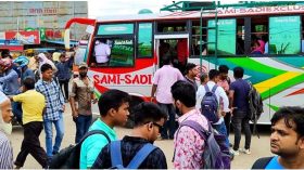 সড়কপথে বেড়েছে বরিশালগামী যাত্রীর চাপ