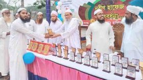 রাজাপুরে এক গ্রামের ৪০ কোরআনে হাফেজকে সংবর্ধনা
