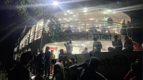 ঝড়ের কবলে ঢাকাগামী লঞ্চ: চরে নোঙর করে যাত্রীদের রক্ষা