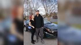 নারী রেস্তোরাঁ কর্মীকে প্রাইভেটকার বকশিশ দিলেন ইউটিউবার