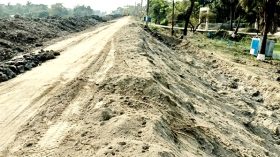 কুয়াকাটায় বেড়িবাঁধে মাটির পরিবর্তে বালু