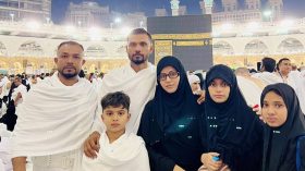 স্ত্রী-সন্তানদের নিয়ে ওমরাহতে মাশরাফি