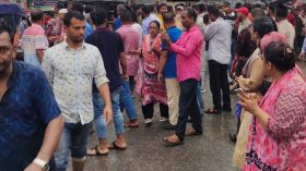 লোডশেডিং: পটুয়াখালীতে বিদ্যুৎ অফিস ঘেরাও করল বিএনপি