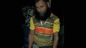 পিরোজপুরে মাছ চুরির সন্দেহে যুবককে গাছে শিকল দিয়ে বেঁধে নির্যাতন