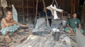 কোরবানি সামনে রেখে কামারশালা সরগরম