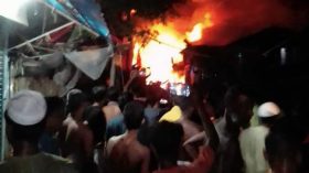 মঠবাড়িয়ার তুষখালী বাজারে ভয়াবহ আগুনে ১০টি দোকান পুড়ে ছাই