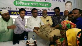 আমতলীতে প্রধানমন্ত্রীর ঈদ উপহারের চাল বিতরণ