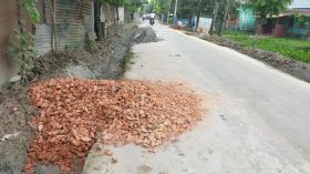 বাউফলে সড়ক প্রশস্তকরণে অনিয়মের অভিযোগ