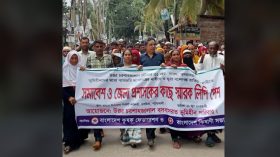 পটুয়াখালীতে খাস জমি বন্দোবস্তের দাবীতে জেলা প্রশাসকের কাছে স্মারকলিপি প্রদান
