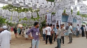 বরিশাল সিটিতে উৎসাহ নিয়ে কেন্দ্রে আসছেন ভোটাররা