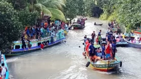 ঝালকাঠির ভাসমান পেয়ারা হাটে ডিজে গান বন্ধে অভিযান
