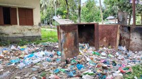 ময়লার ভাগাড় বাকেরগঞ্জ স্বাস্থ্য কমপ্লেক্স