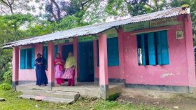 ছয় শিক্ষার্থী পড়িয়ে বেতন তুলছেন পাঁচ শিক্ষক!