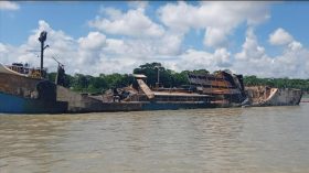 সুগন্ধায় বিস্ফোরণের ১৪ দিন পর সরানো হলো জাহাজের ধ্বংসাবশেষ