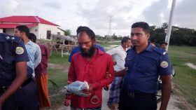 মাদক বিক্রি অপরাধে শ্বশুর শাশুড়িকে পুলিশে দিল পুত্রবধূ