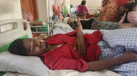 অনুমতি নিয়েও মার খেলেন ট্রলার চালক শাকিল 