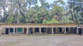 স্কুলের চার পদে বানিজ্য কুড়িলাখ সব তথ্য জানেননা প্রধান শিক্ষক