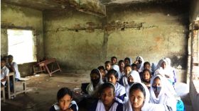 ইন্দুরকানীতে পরিত্যক্ত ভবনে ঝুঁকি নিয়ে চলছে পাঠদান