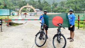 ৬০১ কিমি সাইক্লিং করে কুয়াকাটায় দুই যুবক