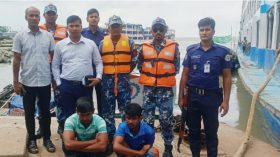 ভোলায় সি-সার্ভে সনদ ছাড়া নৌযান জব্দ, চালক-হেলপার আটক