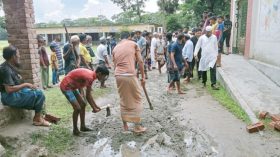 ঝালকাঠিতে স্বেচ্ছাশ্রমে এক কিলোমিটার রাস্তা নির্মাণ