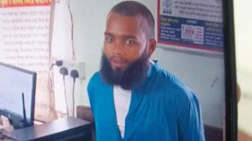 জেলে যেতে ডিসি অফিস ভাঙচুর