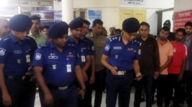 বাস দুর্ঘটনায় হতাহতদের দেখতে হাসপাতালে ডিআইজি