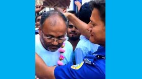 নবনির্বাচিত চেয়ারম্যানকে ফুলের মালা দেওয়া সেই এসআই ক্লোজড