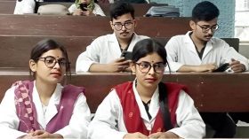 বরিশাল মেডিকেলে একই ক্লাসে দুই জোড়া যমজ ভাইবোন