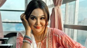 শুটিং সেটে কাঁদলেন নায়িকা, ডাকলেন পুলিশ