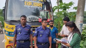 ড্রাইভিং লাইসেন্স না থাকায় ২ বাস চালককে জরিমানা
