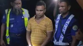 ঝালকাঠিতে চোর সন্দেহে যুবক আটক