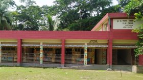 নলছিটিতে একই দিনে বিদ্যালয়ে নেই ৩ শিক্ষক, শোকজ