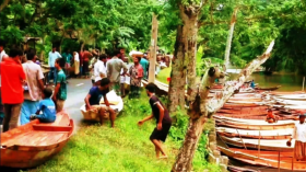 ঝালকাঠিতে বর্ষার আসলেই জমজমাট নৌকার হাট