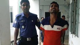 ঝালকাঠিতে পুলিশের মাথা ফাটিয়ে ছাত্রলীগ নেতা গ্রেপ্তার