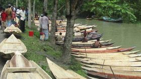 ঝালকাঠিতে জমে উঠেছে সীমান্তবর্তী নৌকার হাট