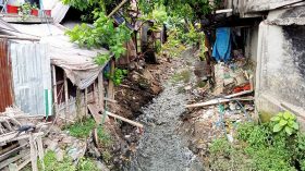 দখল-দূষণে অস্তিত্ব সংকটে নগরের ২৪ খাল