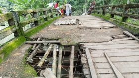 ঝালকাঠিতে সেতু যেন মরণফাঁদ: দুর্ভোগে ১০ হাজার মানুষ
