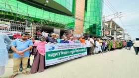 বরগুনায় বিশ্ববিদ্যালয়ের দাবিতে মানববন্ধন ও স্মারকলিপি